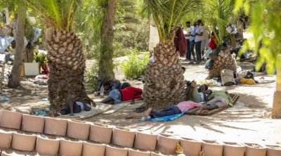 وزير الداخلية: 23 ألف مهاجر غير نظامي بتونس و9 آلاف يقيمون بصفة شرعية