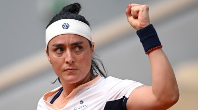 أنس جابر تتراجع إلى المركز العاشر عالميا