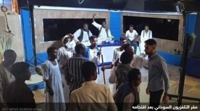 إقتحام مقر التلفزيون السوداني بسبب ملابس مذيعة 