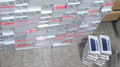 صفاقس : حجز 600 هاتف ذكي و كمية من السجائر بقيمة أكثر من 523 ألف دينار