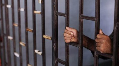 بطاقات إيداع بالسجن في حق وزیر صناعة أسبق وعضو مجلس نواب سابق 