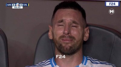 بالصور : بكاء هستيري من ميسي بعد مغادرته نهائي كوبا أميركا