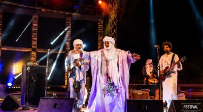 بالصور : ''تيناروين'' يتواصلون مع الجمهور التونسي بالموسيقى الصحراوية