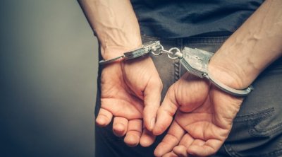 رفع علم تركيا على مقر إدارة عمومية : إيقاف 4 أشخاص 