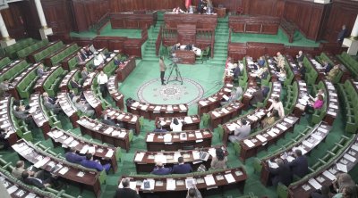 Tunisie : la loi sur les contrats de travail et la sous-traitance adoptée