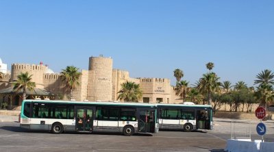 انتقادات في فرنسا بسبب حافلات أُرسلت إلى تونس