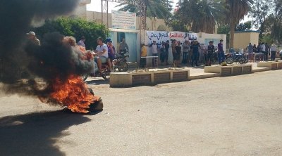 Redeyef : colère face à la soif, des manifestants ferment la SONEDE et la laverie de la CPG