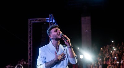 الشامي يُبهر ركح الحمامات في عرض استثنائي أمام جمهور غفير (صور)
