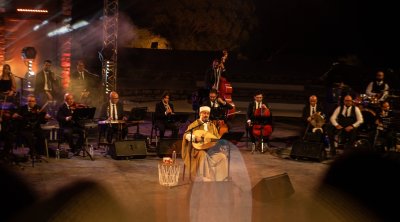 لطفي بوشناق يُطرب جمهور الحمامات بأغاني للوطن والمرأة