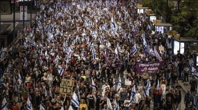 مئات الإسرائيليين يتظاهرون مطالبين بصفقة لإطلاق الأسرى في غزة
