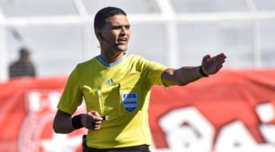 فيفا يختار حكاما تونسيين لإدارة مباراة الغابون وسيشال بتصفيات مونديال 2026
