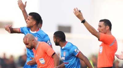 إيقاف مباراة البنزرتي والإفريقي بعد الاعتداء على الحكم المساعد (صور)