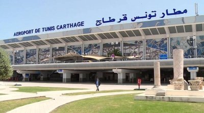 احتجاج أعوان الخطوط التونسية المتعاقدين للمطالبة بتسوية وضعياتهم