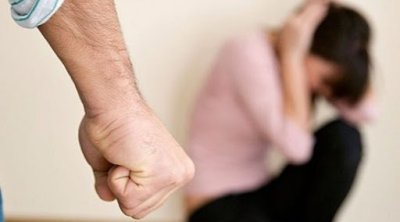 Les programmes de lutte contre la violence envers les femmes sont au bord du gouffre