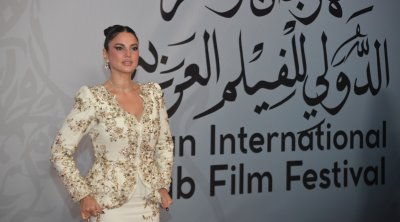 En images : Dorra Zarrouk éblouit en Karakou algérois