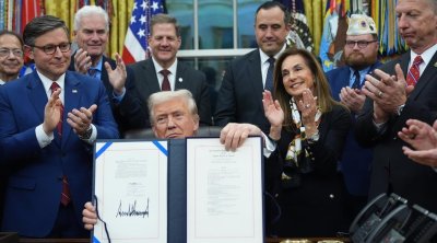 انتهاء أطول إغلاق حكومي بالولايات المتحدة بعد 43 يوما