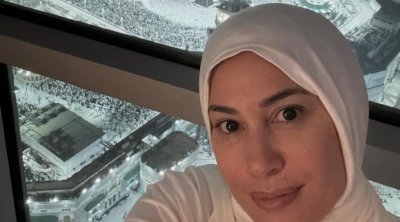 هند صبري تحتفل بعيد ميلادها بأداء عمرة لوالدتها الراحلة 