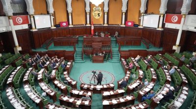 لجنة المالية تصادق على 3 فصول في قانون المالية