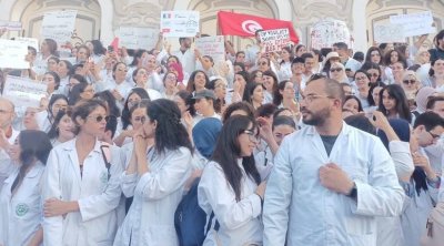 الأطباء الشبان يعلّقون إضرابهم بعد تسوية الخلافات المالية والإدارية