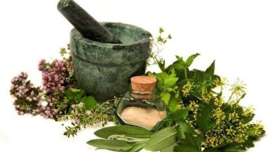 التداوي العشوائي والأعشاب يهددان صحة الأطفال في تونس 