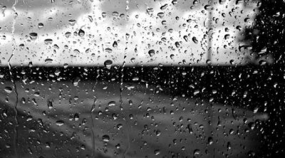 طقس الليلة: أمطار رعدية و انخفاض في درجات الحرارة 