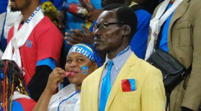 مشجع كونغولي يسرق الأضواء في كان المغرب 