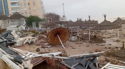 بالصور : الأمطار تُخلف أضرارا بشاطئ الحمامات