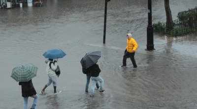 بداية من مساء اليوم: رياح قوية وأمطار متفرقة