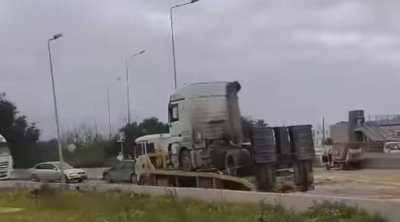 اصطدام ثلاث شاحنات بمفترق الملاسين (صور)