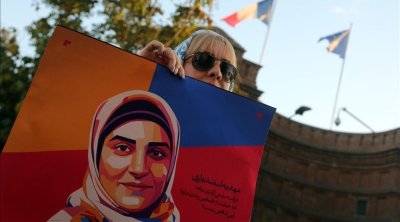 France: l’Iranienne Mahdieh Esfandiari condamnée à un an de prison ferme et une interdiction définitive du territoire