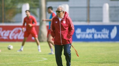 فوزي البنزرتي : ''يحاولون عرقلة الإفريقي… لكننا ماضون نحو اللقب'' (فيديو)