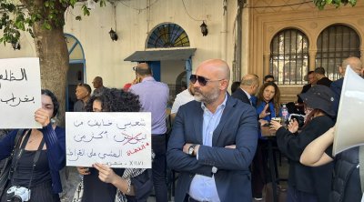 بالصور : وقفة تضامنية مع زياد الهاني أمام المحكمة