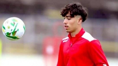 تونكتي يقوم بفسخ صوره بقميص المنتخب التونسي 