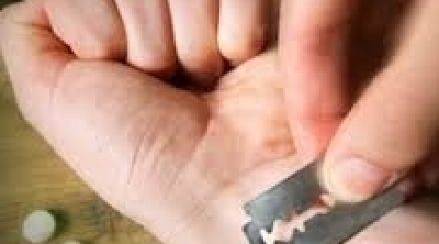 12 شخصا يحاولون الانتحار بقطع شرايينهم في صفاقس