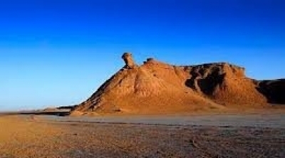 توزر : الرمال تغطي جزء من الفضاء السياحي '' عنق الجمل'' 