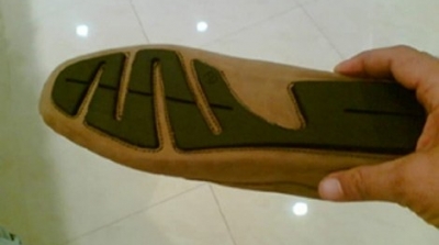 حجز أحذية وكميات من الجليز كتب في أسفلها أسماء الله والرسول وعلي بن أبي طالب