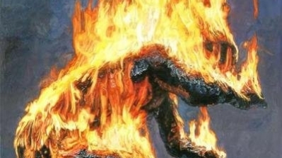 واشنطن : رجل امريكي يضرم النار في جسده  