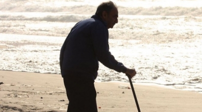 شيخ الـ70 سنة يقرر السير على الاقدام من قبلي الى بنزرت لدعوة التونسيين لتوحيد صفوفهم