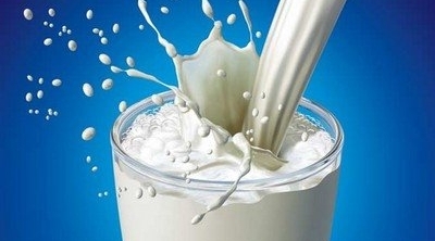 إتلاف 17 ألف لترا من الحليب في الفحص لاحتوائها على مواد كيميائية مسرطنة