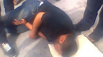 عون امن  يعتدي بالعنف على جريح الثورة على مستوى عضوه التناسلي