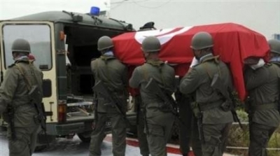 الرؤساء الثلاثة يشرفون على موكب تأبين شهيدي الحرس الوطني بثكنة العوينة