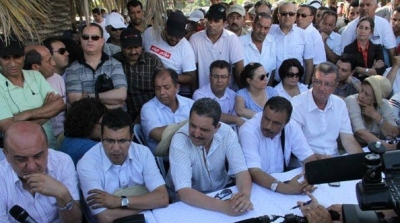 النواب المنسحبون يمضون على وثيقة تلزمهم بالعودة للتأسيسي فور استقالة الحكومة