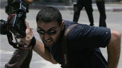 شرطيان يعتديان بالعنف على مصور صحفي أثناء تأدية عمله بشارع الحبيب بورقيبة