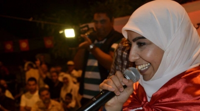 القبض على المتحدثة الرسمية لحركة سواعد بعد عضها لعون أمن