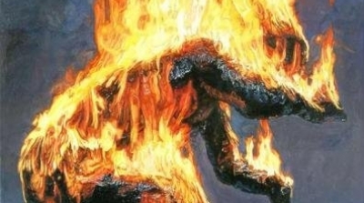 صباح اليوم : رجل يضرم النار في جسده امام القباضة المالية باريانة