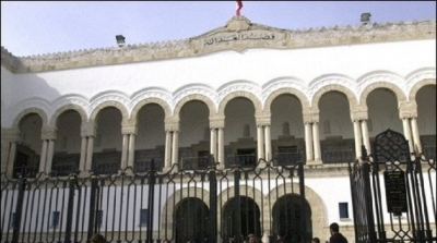 باب بنات : وقفة احتجاجية مضادة لوقفة المحامين امام قصر العدالة