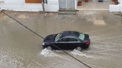 الامطار تتسبب في تعطل حركة المرور بعدد من جهات البلاد