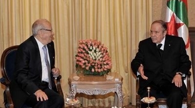 بوتفليقة يستقبل السبسي في الجزائر 