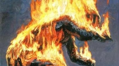 رجل يضرم النار في جسده امام الميناء التجاري ببنزرت