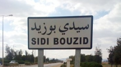 سيدي بوزيد :مسيرة في المكناسي للاحتجاج على المداهمات الليلية لمنازل عدد من الاهالي 